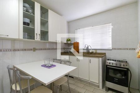 Casa à venda com 260m², 5 quartos e 4 vagas Casa à venda com 260m², 5 quartos e 4 vagasEdícula - Cozinha