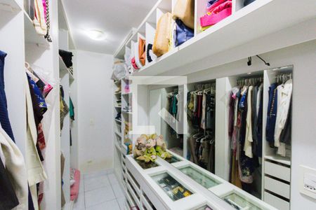 Casa de condomínio à venda com 380m², 3 quartos e 1 vagaCloset da Suíte 1