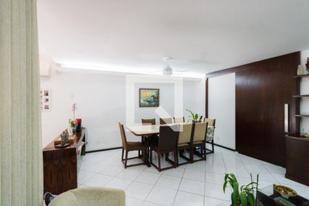 Sala de casa de condomínio à venda com 3 quartos, 380m² em Anil, Rio de Janeiro