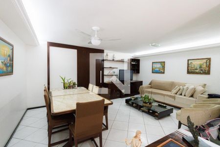 Sala de casa de condomínio à venda com 3 quartos, 380m² em Anil, Rio de Janeiro