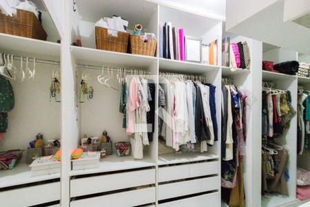 Casa de condomínio à venda com 380m², 3 quartos e 1 vagaCloset da Suíte 1