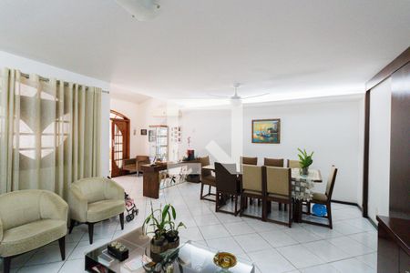 Sala de casa de condomínio à venda com 3 quartos, 380m² em Anil, Rio de Janeiro