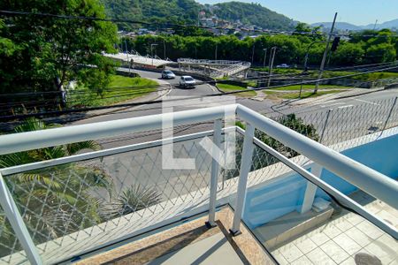 Casa à venda com 230m², 4 quartos e 4 vagas Casa à venda com 230m², 4 quartos e 4 vagasvaranda conjunta