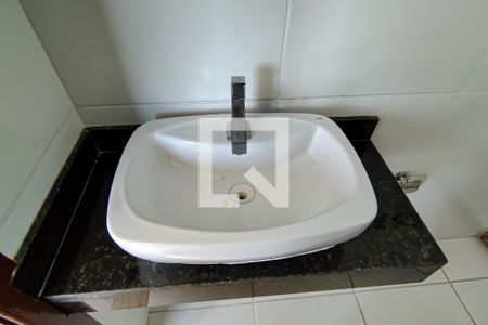 Casa à venda com 230m², 4 quartos e 4 vagas Casa à venda com 230m², 4 quartos e 4 vagasterraço - banheiro