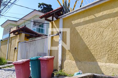 Casa à venda com 230m², 4 quartos e 4 vagas Casa à venda com 230m², 4 quartos e 4 vagascondominio