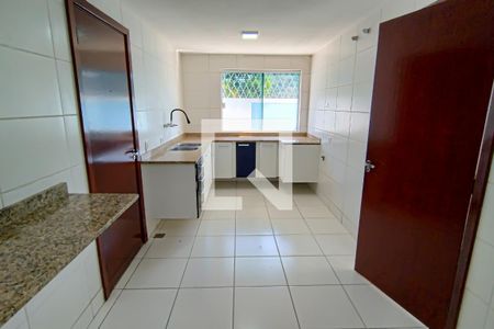 Casa à venda com 230m², 4 quartos e 4 vagas Casa à venda com 230m², 4 quartos e 4 vagascozinha