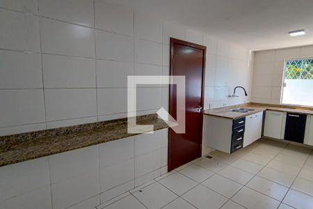 Casa à venda com 230m², 4 quartos e 4 vagas Casa à venda com 230m², 4 quartos e 4 vagascozinha