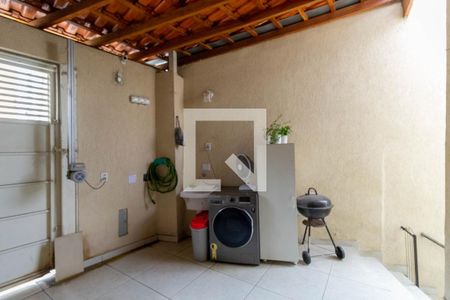 Casa à venda com 120m², 3 quartos e 1 vagaárea de serviço edícula