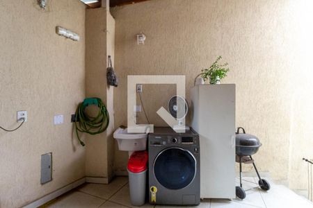 Casa à venda com 120m², 3 quartos e 1 vagaárea de serviço edícula