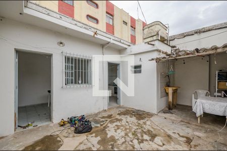 Casa à venda com 130m², 3 quartos e 4 vagasBarracão 1