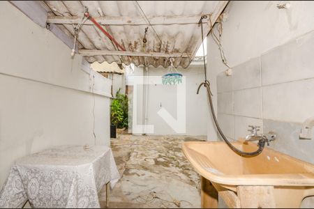 Casa à venda com 130m², 3 quartos e 4 vagasBarracão 1