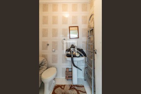 Casa à venda com 486m², 4 quartos e 6 vagas Casa à venda com 486m², 4 quartos e 6 vagasBanheiro da Edícula