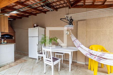 Casa à venda com 486m², 4 quartos e 6 vagas Casa à venda com 486m², 4 quartos e 6 vagasÁrea externa