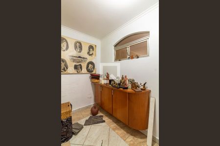 Casa à venda com 486m², 4 quartos e 6 vagas Casa à venda com 486m², 4 quartos e 6 vagasQuarto da Garagem