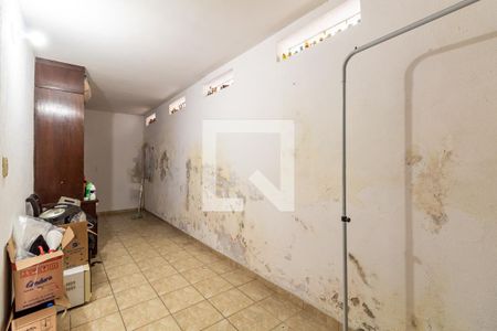 Casa à venda com 486m², 4 quartos e 6 vagas Casa à venda com 486m², 4 quartos e 6 vagasQuarto da Garagem