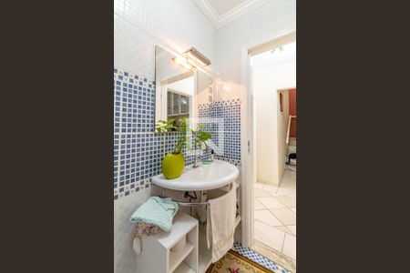 Casa à venda com 486m², 4 quartos e 6 vagas Casa à venda com 486m², 4 quartos e 6 vagasLavabo