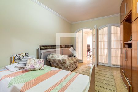 Casa à venda com 486m², 4 quartos e 6 vagas Casa à venda com 486m², 4 quartos e 6 vagasQuarto 2