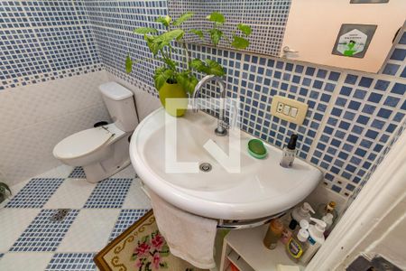 Casa à venda com 486m², 4 quartos e 6 vagas Casa à venda com 486m², 4 quartos e 6 vagasLavabo