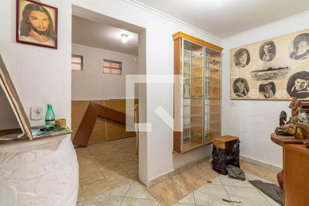 Casa à venda com 486m², 4 quartos e 6 vagas Casa à venda com 486m², 4 quartos e 6 vagasQuarto da Garagem