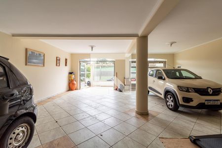 Casa à venda com 486m², 4 quartos e 6 vagas Casa à venda com 486m², 4 quartos e 6 vagasGaragem