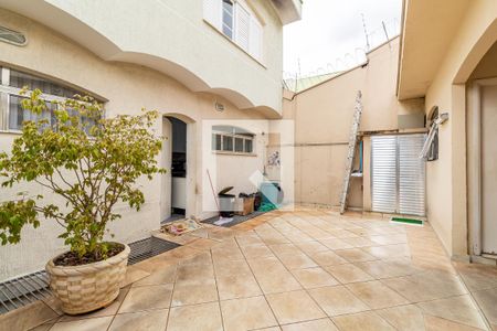 Casa à venda com 486m², 4 quartos e 6 vagas Casa à venda com 486m², 4 quartos e 6 vagasÁrea externa