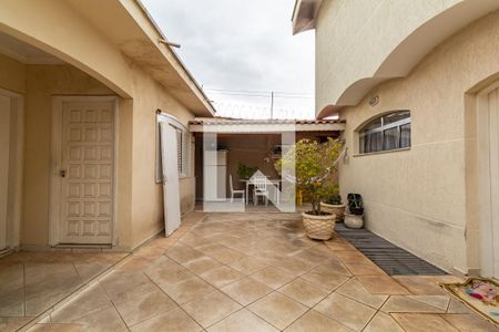 Casa à venda com 486m², 4 quartos e 6 vagas Casa à venda com 486m², 4 quartos e 6 vagasÁrea externa