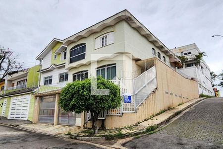 Casa à venda com 486m², 4 quartos e 6 vagas Casa à venda com 486m², 4 quartos e 6 vagasFachada