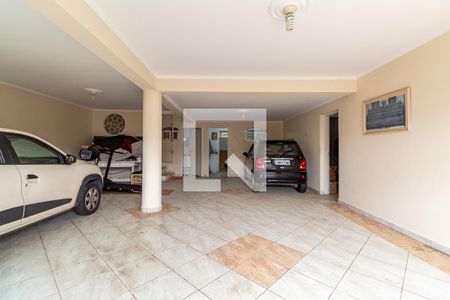 Casa à venda com 486m², 4 quartos e 6 vagas Casa à venda com 486m², 4 quartos e 6 vagasGaragem