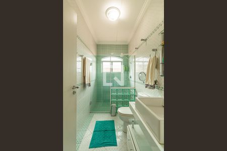 Casa à venda com 486m², 4 quartos e 6 vagas Casa à venda com 486m², 4 quartos e 6 vagasBanheiro da Suíte 1