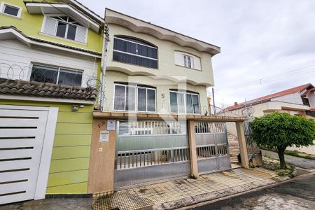 Casa à venda com 486m², 4 quartos e 6 vagas Casa à venda com 486m², 4 quartos e 6 vagasFachada