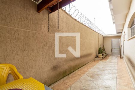 Casa à venda com 486m², 4 quartos e 6 vagas Casa à venda com 486m², 4 quartos e 6 vagasÁrea externa