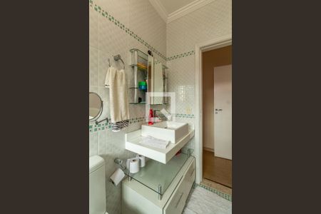 Casa à venda com 486m², 4 quartos e 6 vagas Casa à venda com 486m², 4 quartos e 6 vagasBanheiro da Suíte 1