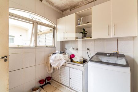 Casa à venda com 486m², 4 quartos e 6 vagas Casa à venda com 486m², 4 quartos e 6 vagasÁrea de Serviço