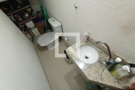 Casa à venda com 240m², 3 quartos e 2 vagasBanheiro 3 - Lavabo