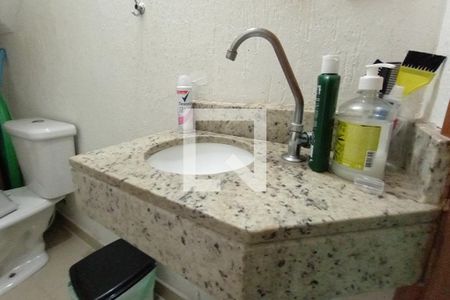 Casa à venda com 240m², 3 quartos e 2 vagasBanheiro 3 - Lavabo