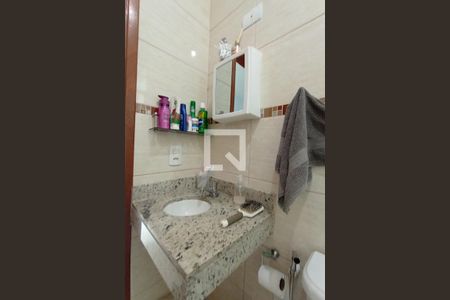 Casa à venda com 240m², 3 quartos e 2 vagasBanheiro da Suíte