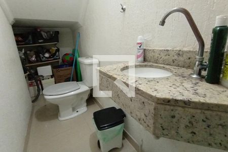 Casa à venda com 240m², 3 quartos e 2 vagasBanheiro 3 - Lavabo