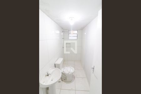 Banheiro de kitnet/studio para alugar com 1 quarto, 30m² em Jardim Lucia, São Paulo