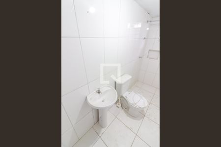 Banheiro de kitnet/studio para alugar com 1 quarto, 30m² em Jardim Lucia, São Paulo