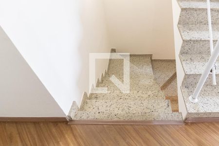 Casa para alugar com 230m², 3 quartos e 3 vagasEscada