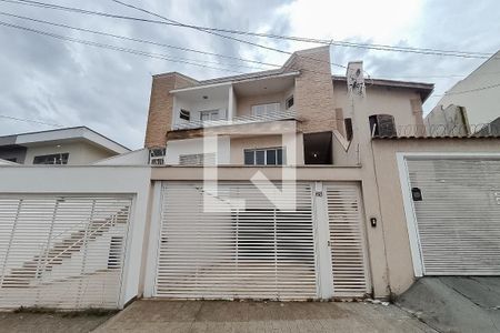 Casa para alugar com 230m², 3 quartos e 3 vagasFachada