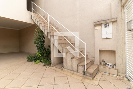 Casa para alugar com 230m², 3 quartos e 3 vagasEscada
