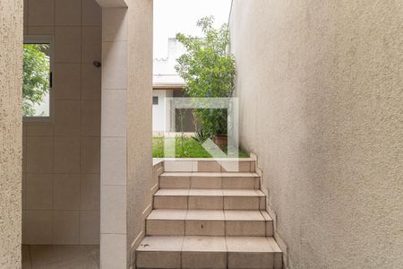 Casa para alugar com 230m², 3 quartos e 3 vagasEscada