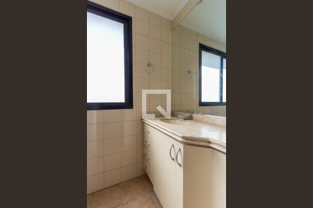 Apartamento para alugar com 168m², 3 quartos e 3 vagas Apartamento para alugar com 168m², 3 quartos e 3 vagasBanheiro da Suíte 2