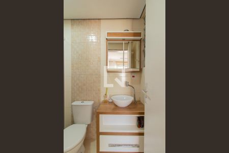 Banheiro de apartamento à venda com 1 quarto, 36m² em Vila Nova, Porto Alegre