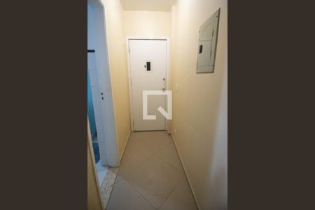 Corredor de kitnet/studio para alugar com 1 quarto, 28m² em Copacabana, Rio de Janeiro