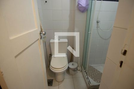 Banheiro de kitnet/studio para alugar com 1 quarto, 28m² em Copacabana, Rio de Janeiro