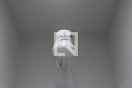 Banheiro de kitnet/studio para alugar com 1 quarto, 40m² em Curicica, Rio de Janeiro