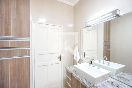 Casa para alugar com 150m², 3 quartos e 6 vagasBanheiro social