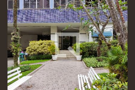 Apartamento à venda com 80m², 2 quartos e 1 vagaFachada e portaria